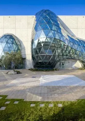 DaliMuseum_FullView_Enigmas_Credit_Moris_Moreno